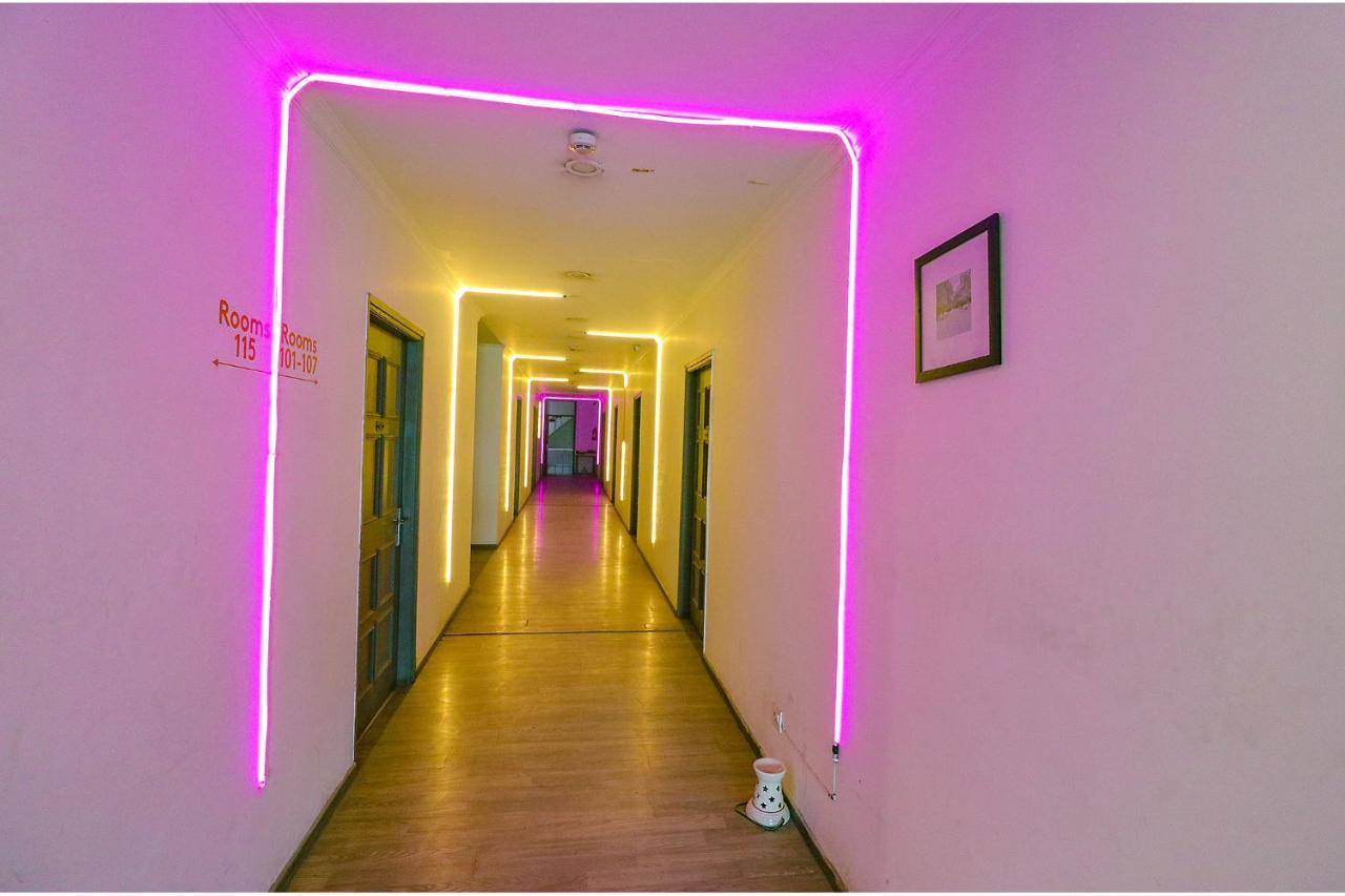 ניו דלהי Fabhotel Chattarpur Enclave מראה חיצוני תמונה