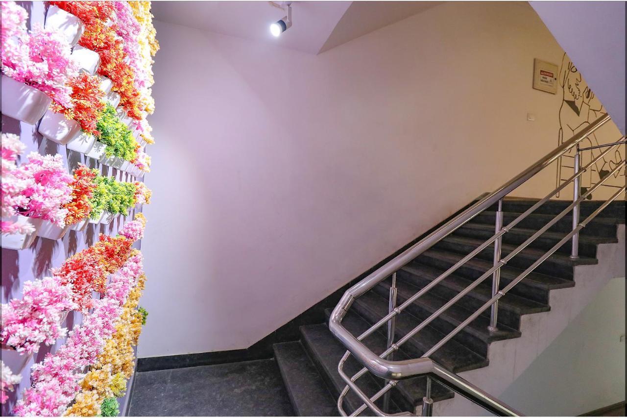 ניו דלהי Fabhotel Chattarpur Enclave מראה חיצוני תמונה